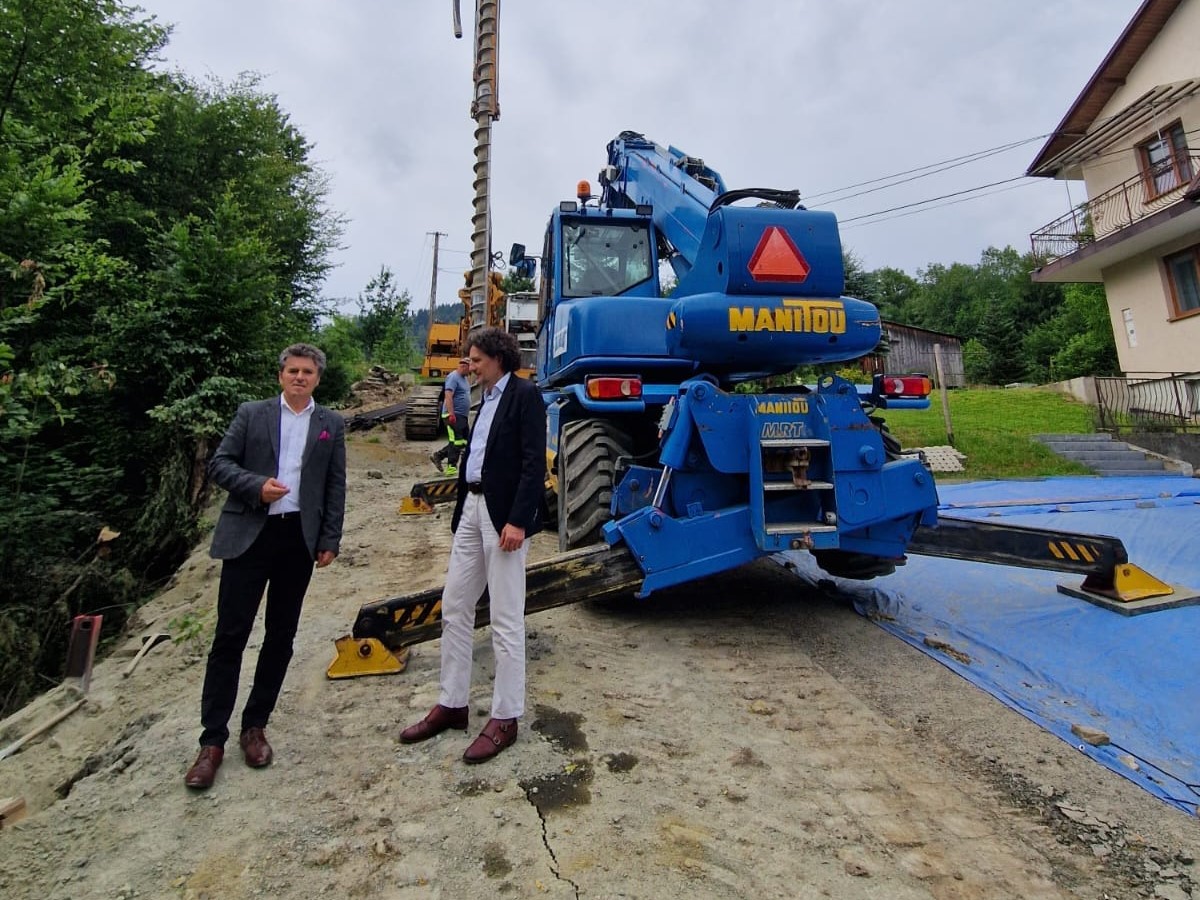 Stabilizujemy osuwisko i naprawiamy kolejną drogę w Kamionce Wielkiej